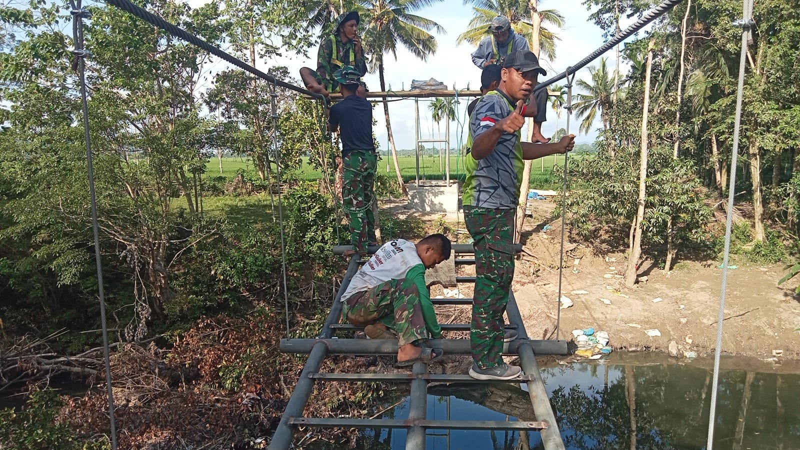 Pekerjaan Lantai Jembatan di Tadang Palie Menjadi Tanda Dekatnya Manfaat Ekonomi