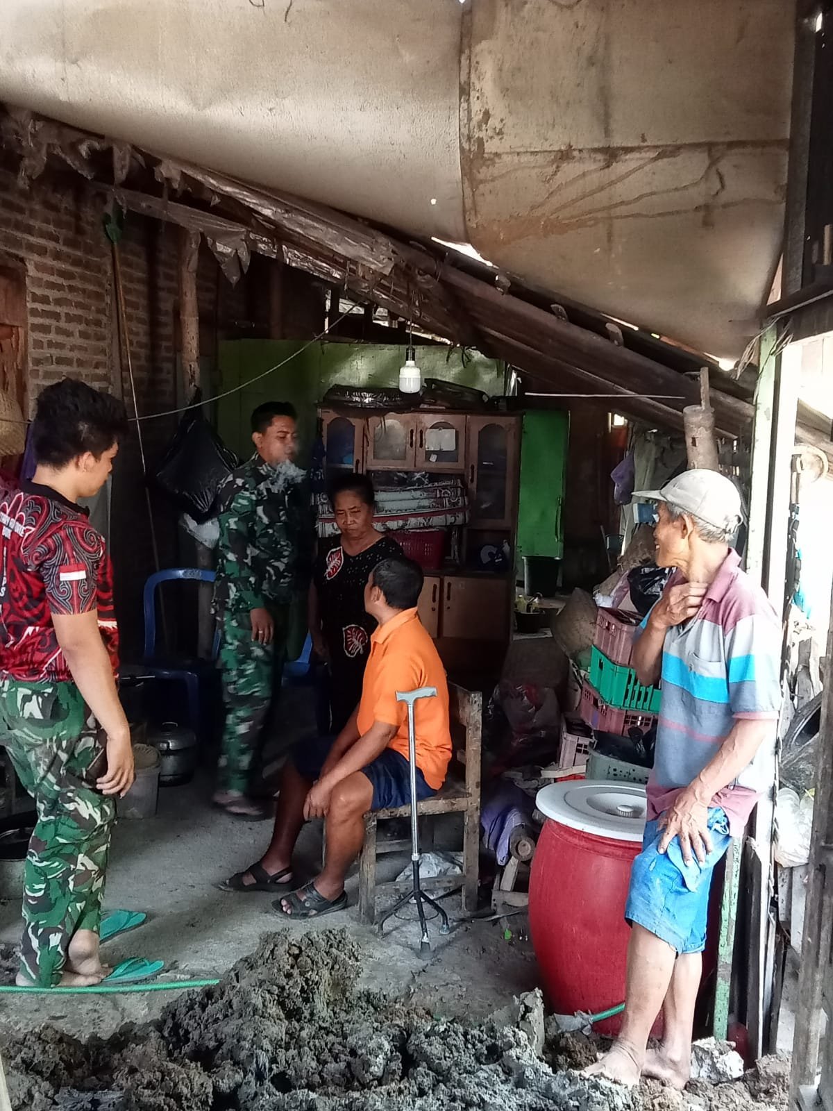 Santai Bersama TMMD, Warga Parangjoro Dapat Pesan Hidup Sehat